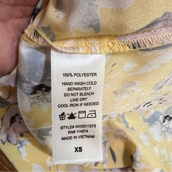 PLEIONE NWOT Yellow Multi Color Floral Print long elastic Sleeve Top size XS - Picture 4 of 11